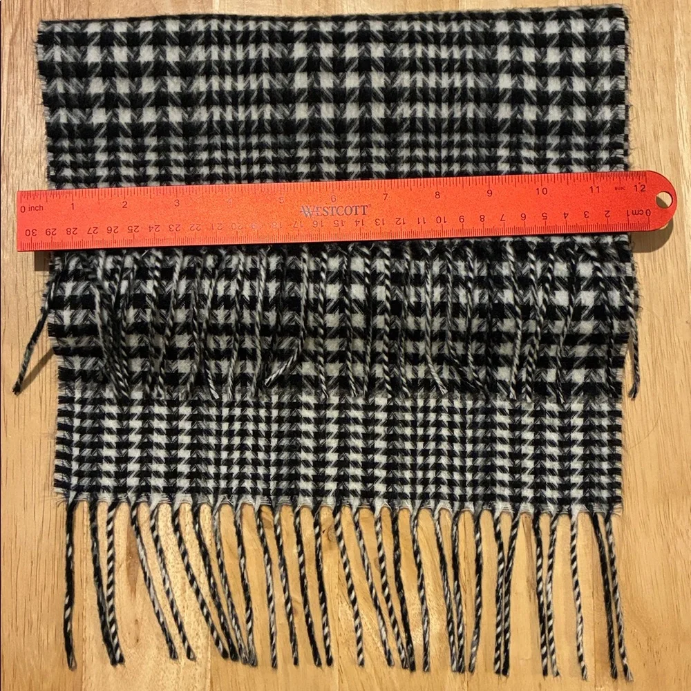 Cashmink by V. Fraas Black and White Houndstooth Acrylic Scarf with fringe